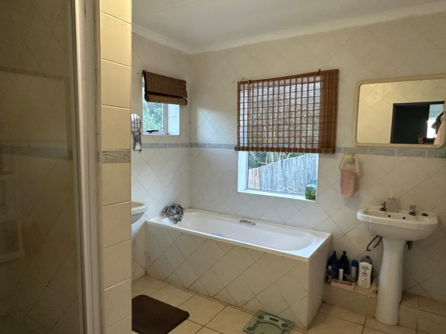 4 Bedroom Property for Sale in Cintsa East Eastern Cape